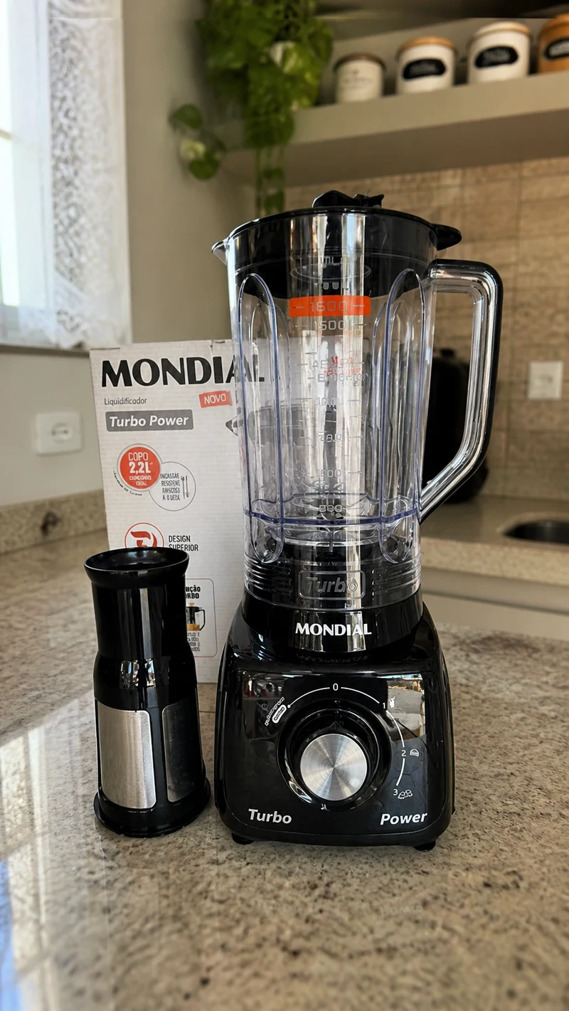 Mondial L-99 FB preto em ambiente doméstico